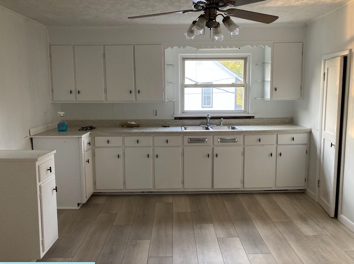 209 E Poplar St Unit D, Mc Connellsburg, PA 17233 Apartments in Mc