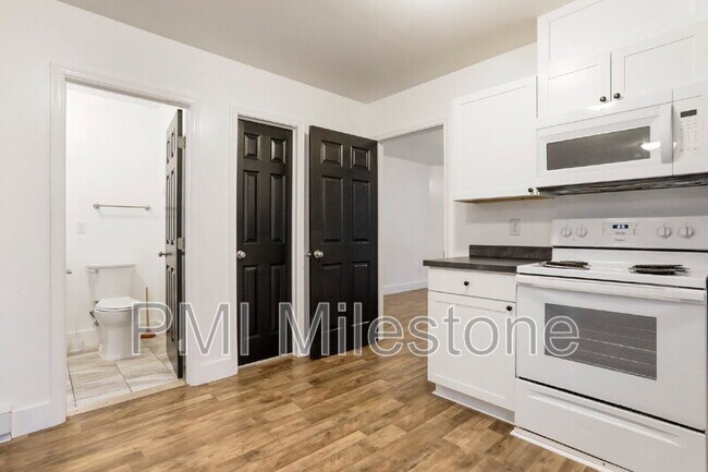 Building Photo - 207 N Mulberry St