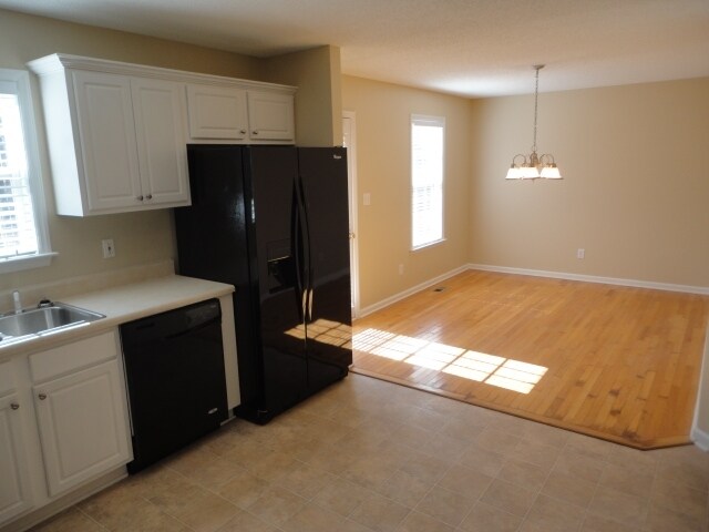 Building Photo - 169 Oak Creek Drive