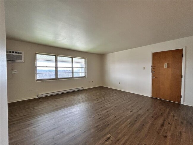 Building Photo - 403 Colonial Dr