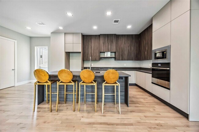 Foto del edificio - 1111 W 21st St