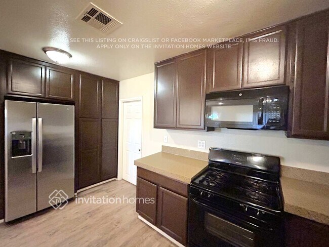 Foto del edificio - 8159 Beeman Ave