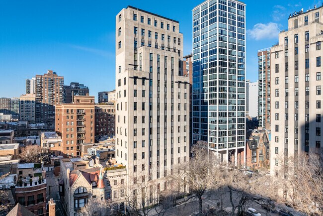 Alternar - 1260 N Astor St