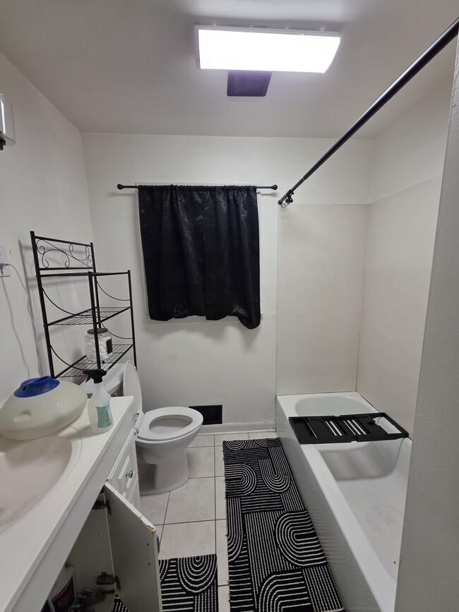 Building Photo - 500 NE 113th Ter