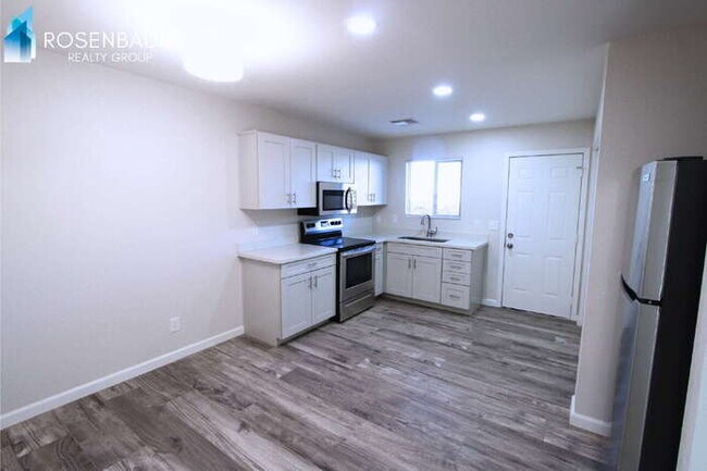 Foto del edificio - 6434 E Alder Ave