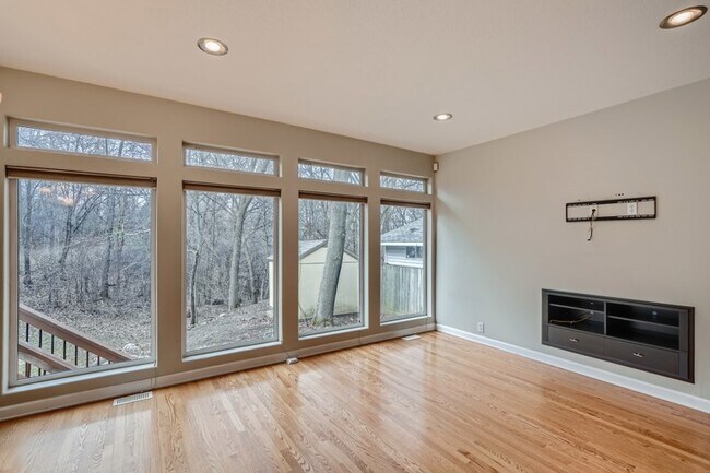 Building Photo - 2296 Highwood Avenue E