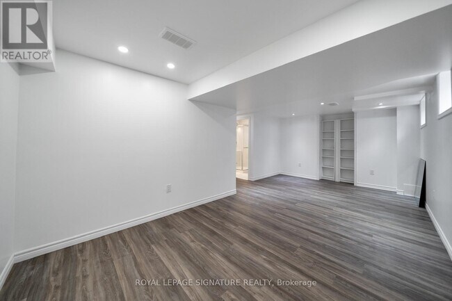 Building Photo - 21 Lockyer Dr