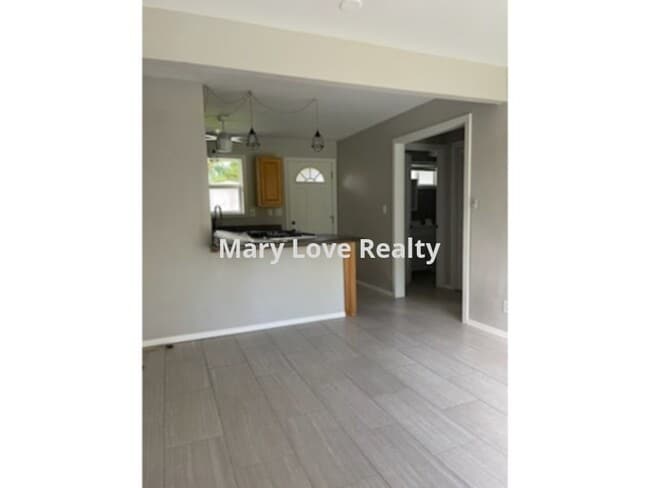 Building Photo - UNFURNISHED ONE BEDROOM / ONE BATHROOM APA...