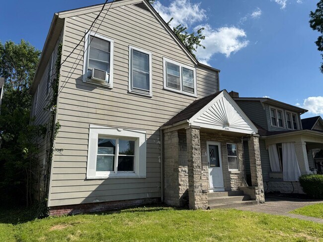 Foto del edificio - 226 E Maple St