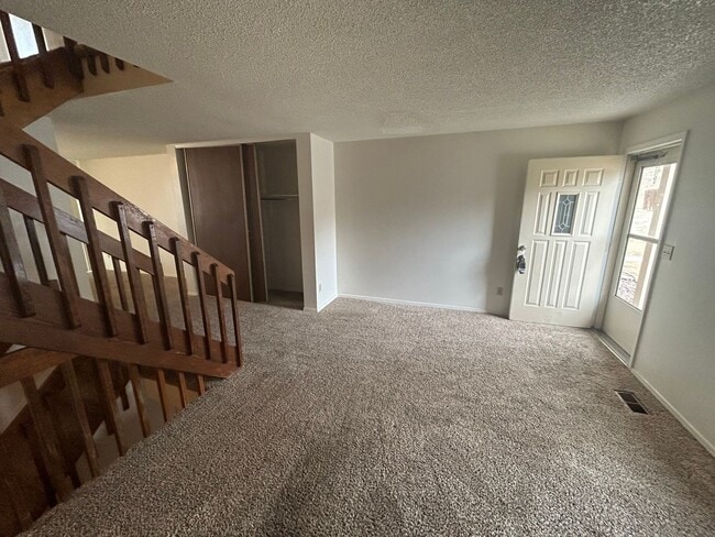 Building Photo - 2 Bed 2 Bath Condominium