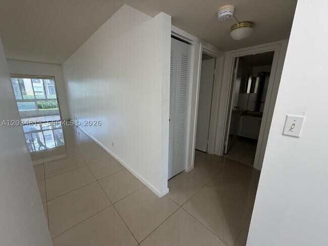 Building Photo - 107 Waterway Dr S