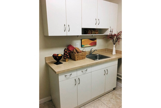 2BDR - Kitchen - 641 Westminster Apartment