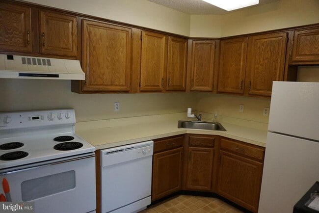 Building Photo - 8612 Tamarron Dr