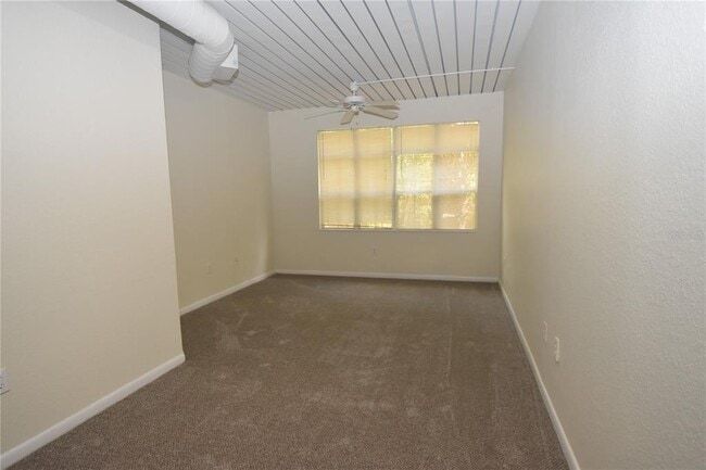 Building Photo - 2402 W Azeele St