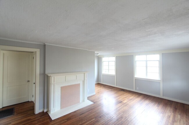 Building Photo - 1705 2nd Ct W