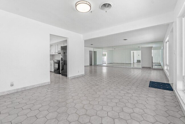 Foto del edificio - 5724 NE 15th Ave