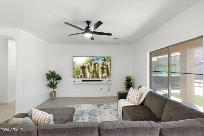 Foto del edificio - 16535 W Lilac St