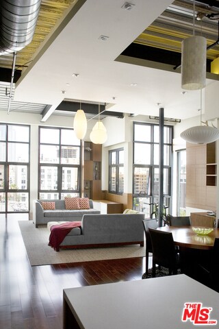 Foto del edificio - 330 W 11th St
