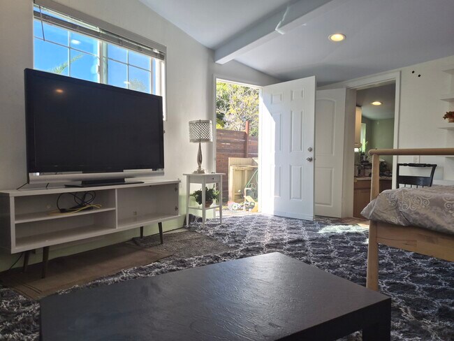 Foto del edificio - 2141 Torrey Pines Rd