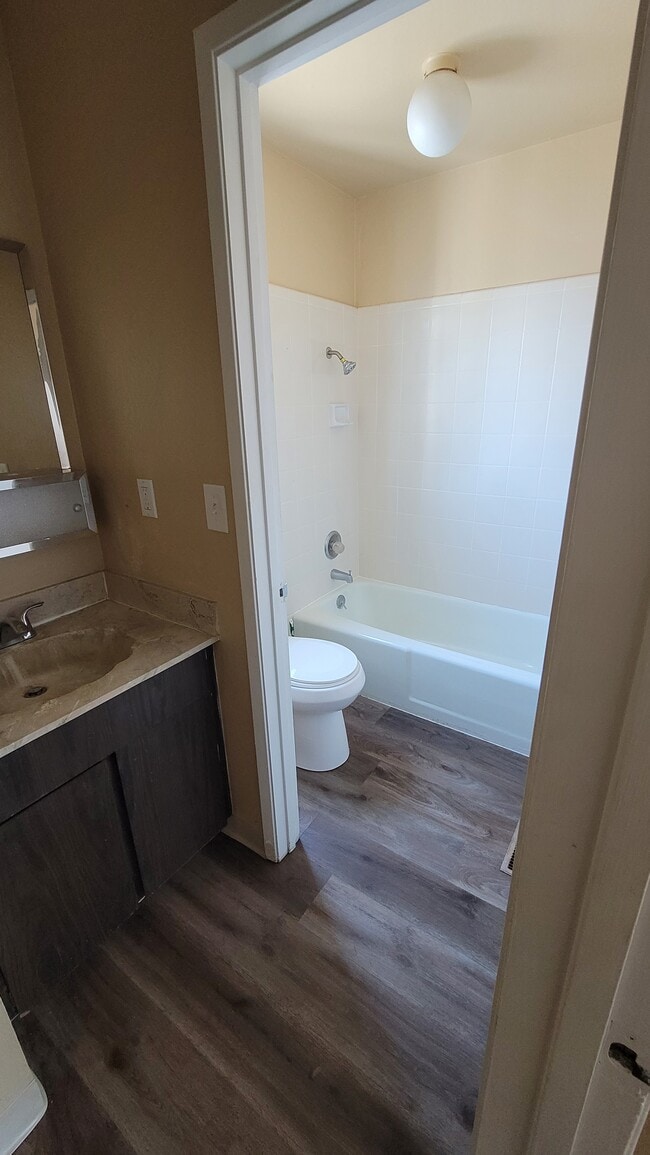 Bath/vanity - 1220 2nd St