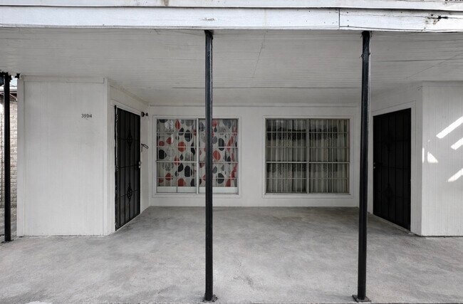 Foto del edificio - 8200 Broadway St