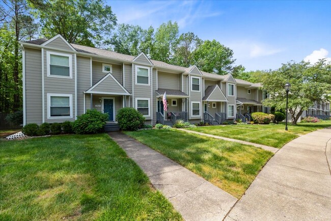 Building Photo - Charming 2 Bedroom/1 Bath Townhome in Henr...