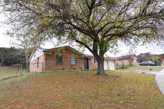 Building Photo - 515 Geri Dr