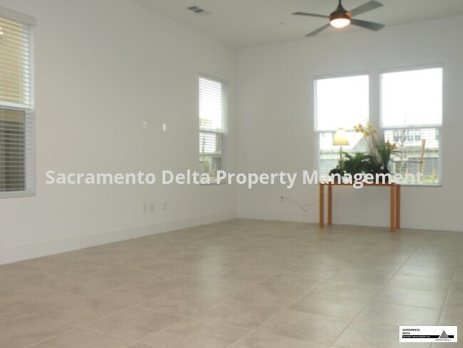 Building Photo - Beautiful New Home in McKinley Village!