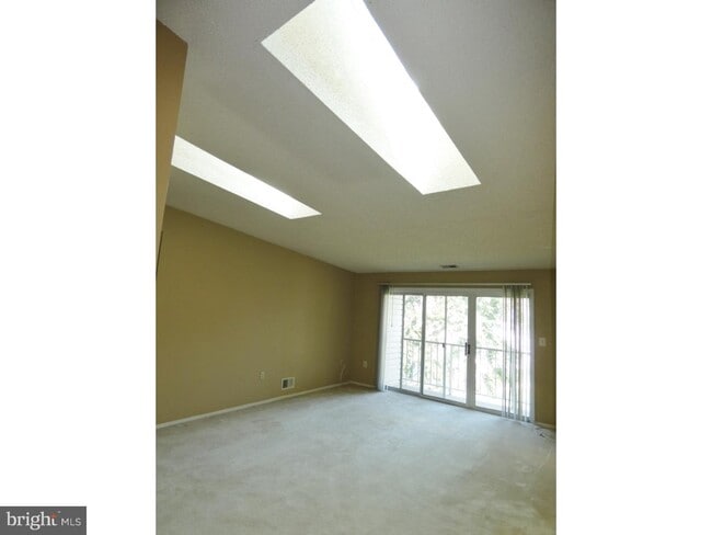 Building Photo - 12 Holly Ct