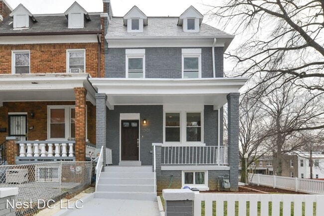 Building Photo - 4 br, 3.5 bath House - 1301 Trinidad Ave NE