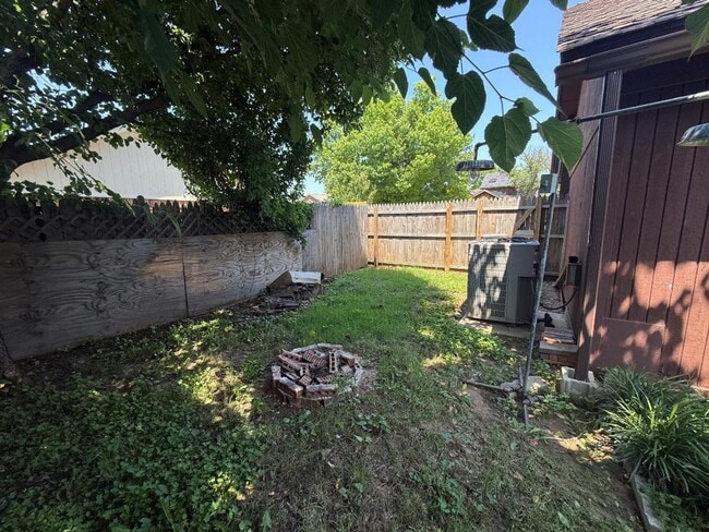 Building Photo - 3 Bed 2 Bath Home For Lease August 1!