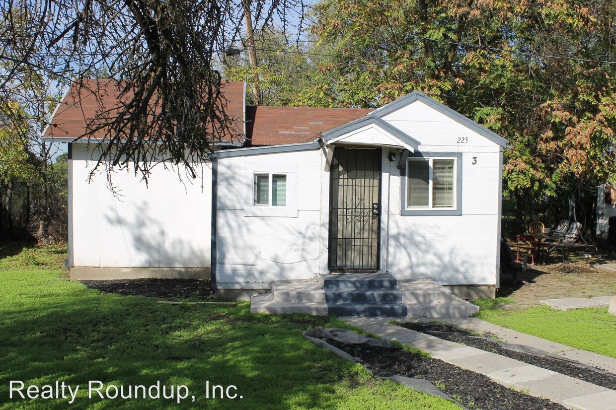 Primary Photo - 225 W 6th St