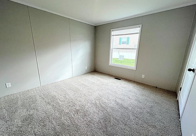 Foto del edificio - 6588 N Hampshire Dr