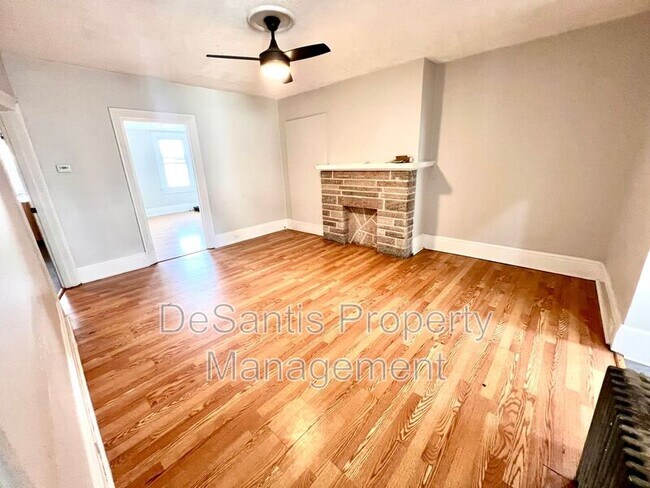 Building Photo - 346 39th St