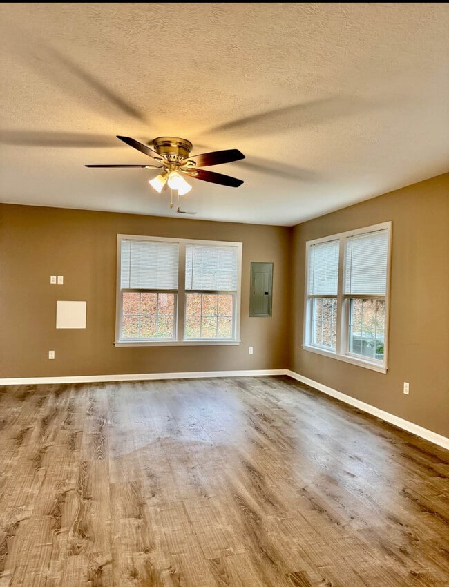 Building Photo - 85 Forest Ave