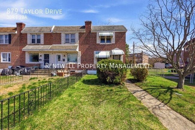 Photo - 879 Taylor Dr House