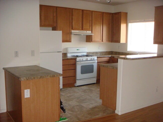 Building Photo - 608 N Robles St