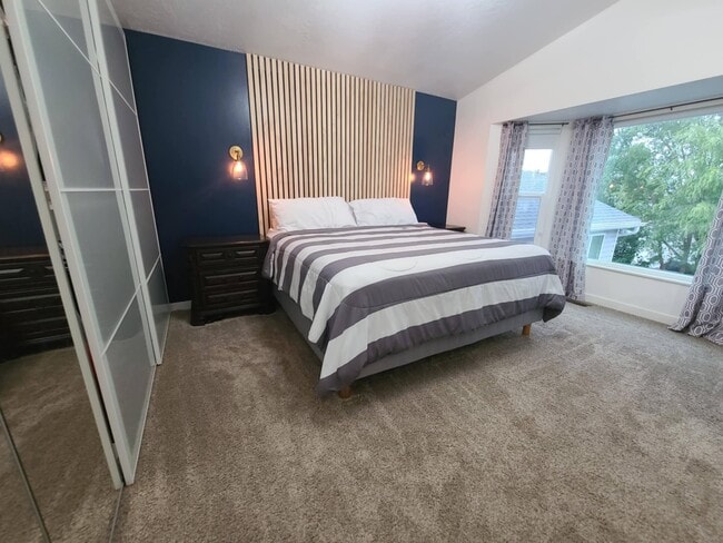 Primary bedroom - 2504 W Pine Needle Pl