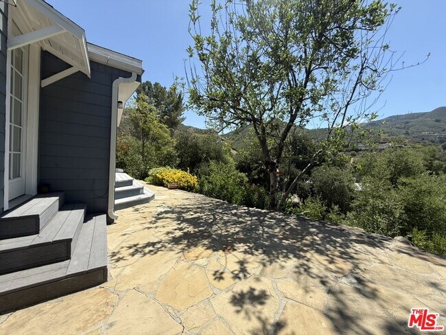 Foto del edificio - 30473 Mulholland Hwy