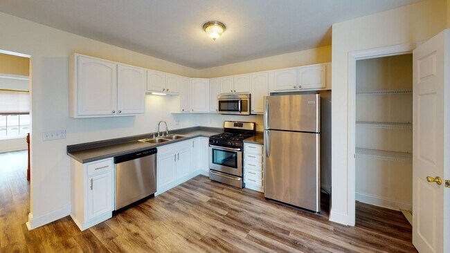 Foto del edificio - 2 Bed 1.5 Bath Townhouse for Rent in Monaca