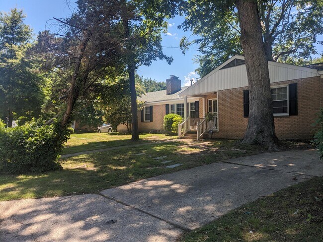 Building Photo - 901 Catalina Dr