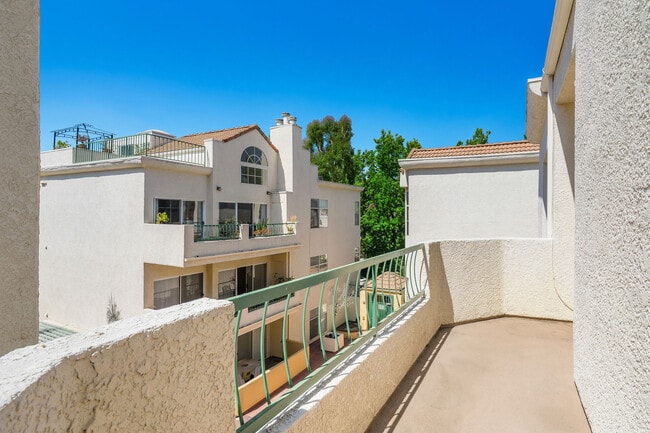Foto del edificio - 5420 Sylmar Ave