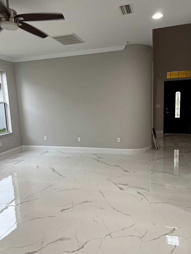 Foto del edificio - 19016 New Passage Blvd