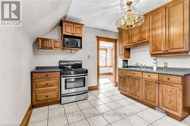 Building Photo - 23 Carfrae St