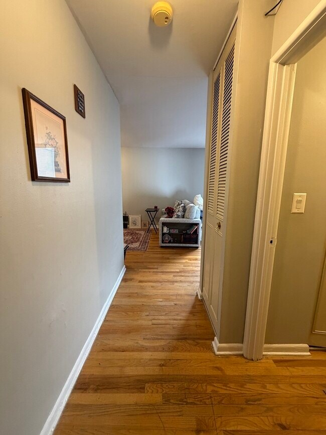 Foto del edificio - 541 W Oakdale Ave