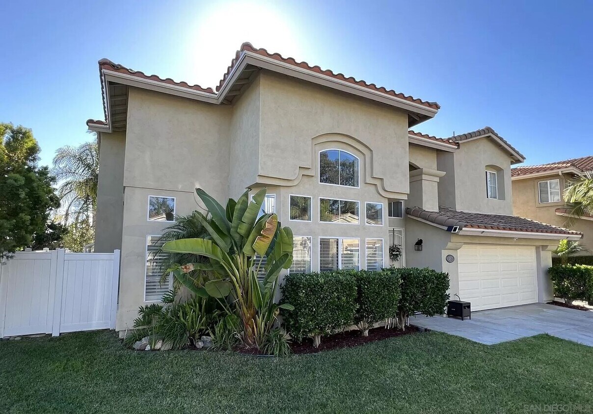 Primary Photo - Spacious 5 Bedroom/3 Bath 2 Story Home in ...