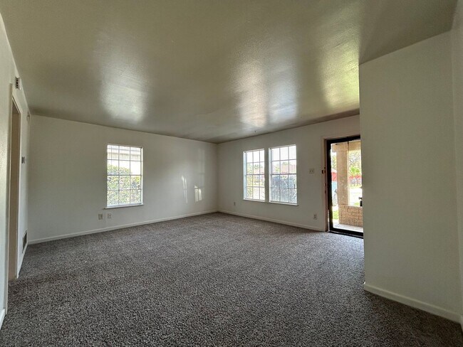 Building Photo - 2119 33rd St