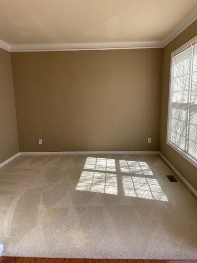 Photo - Spacious 4 Bedroom, 2.5 Bath Home in Brookmere West