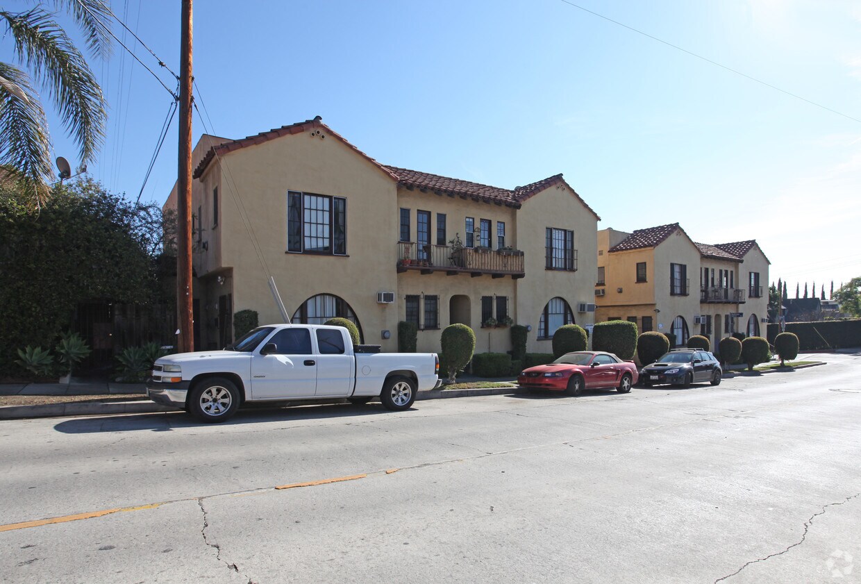 Building Photo - 2050-2062 Commonwealth Ave