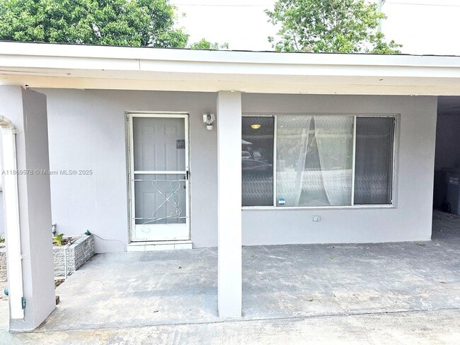 Building Photo - 2911 NE 9th Ave